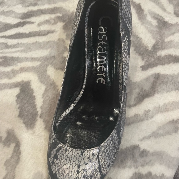 Block Heel Metallic Pumps - Picture 4 of 5